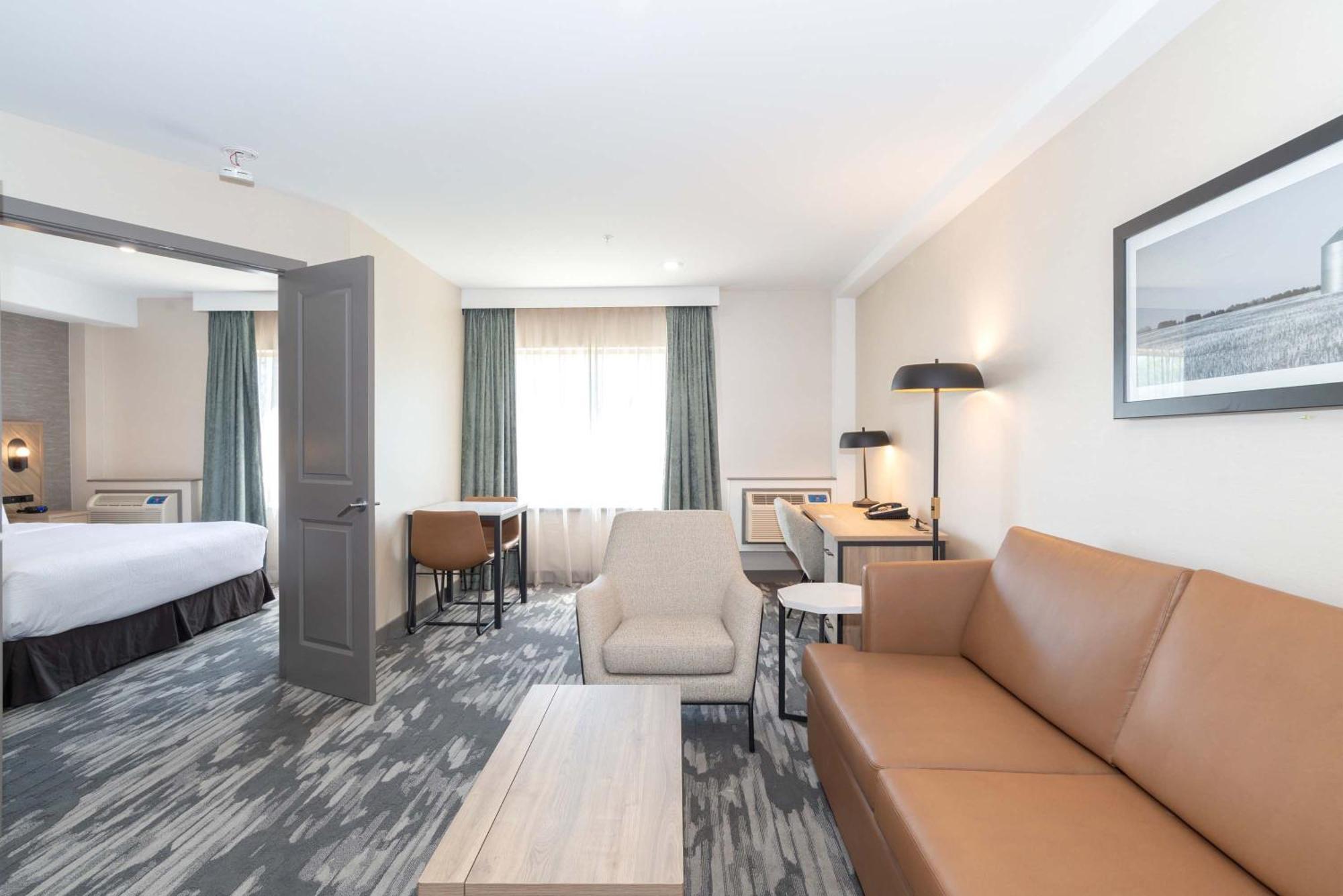 Sandman Hotel & Suites Regina Exterior photo